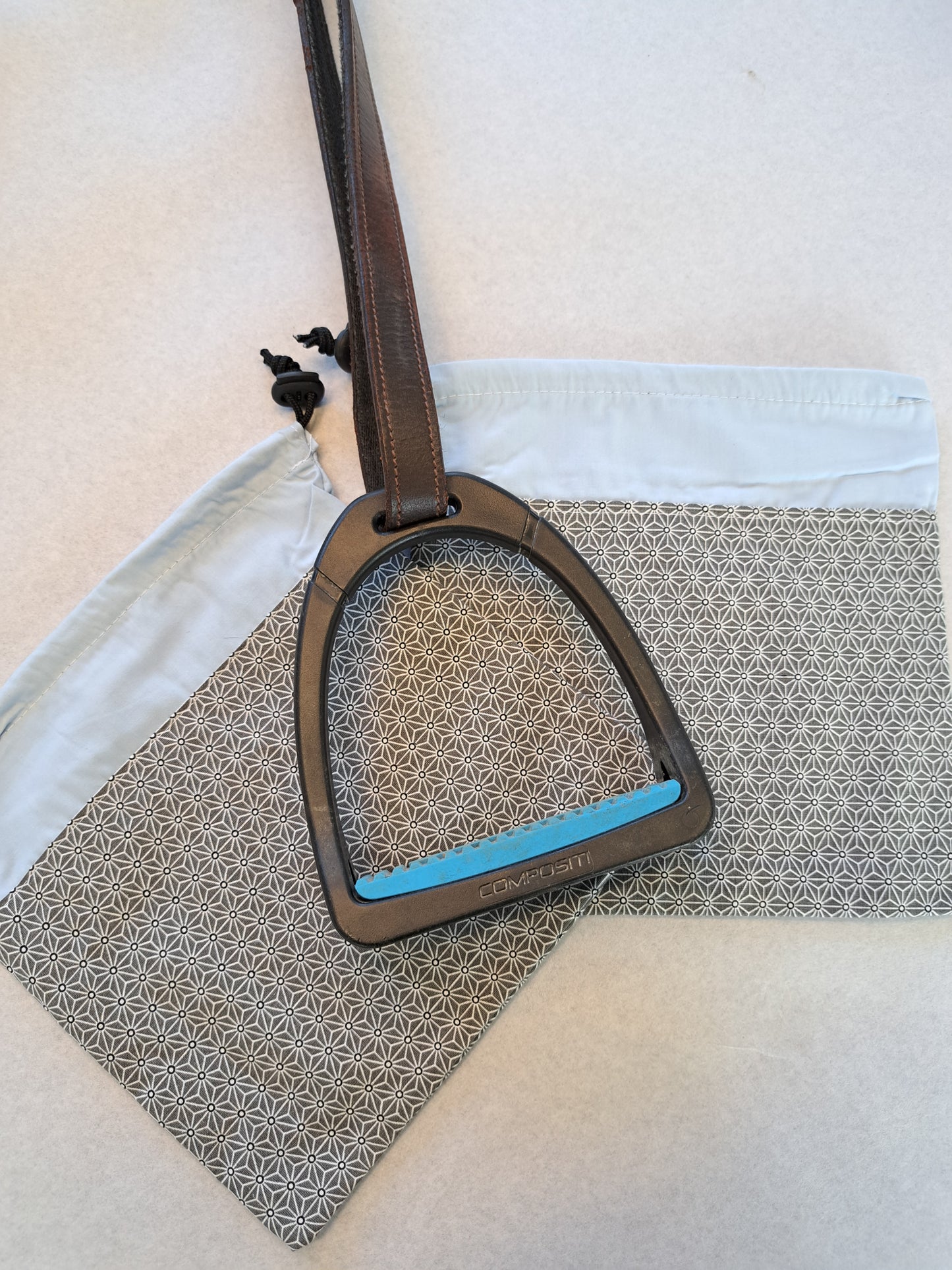 Pochettes / housses d'étriers bicolore