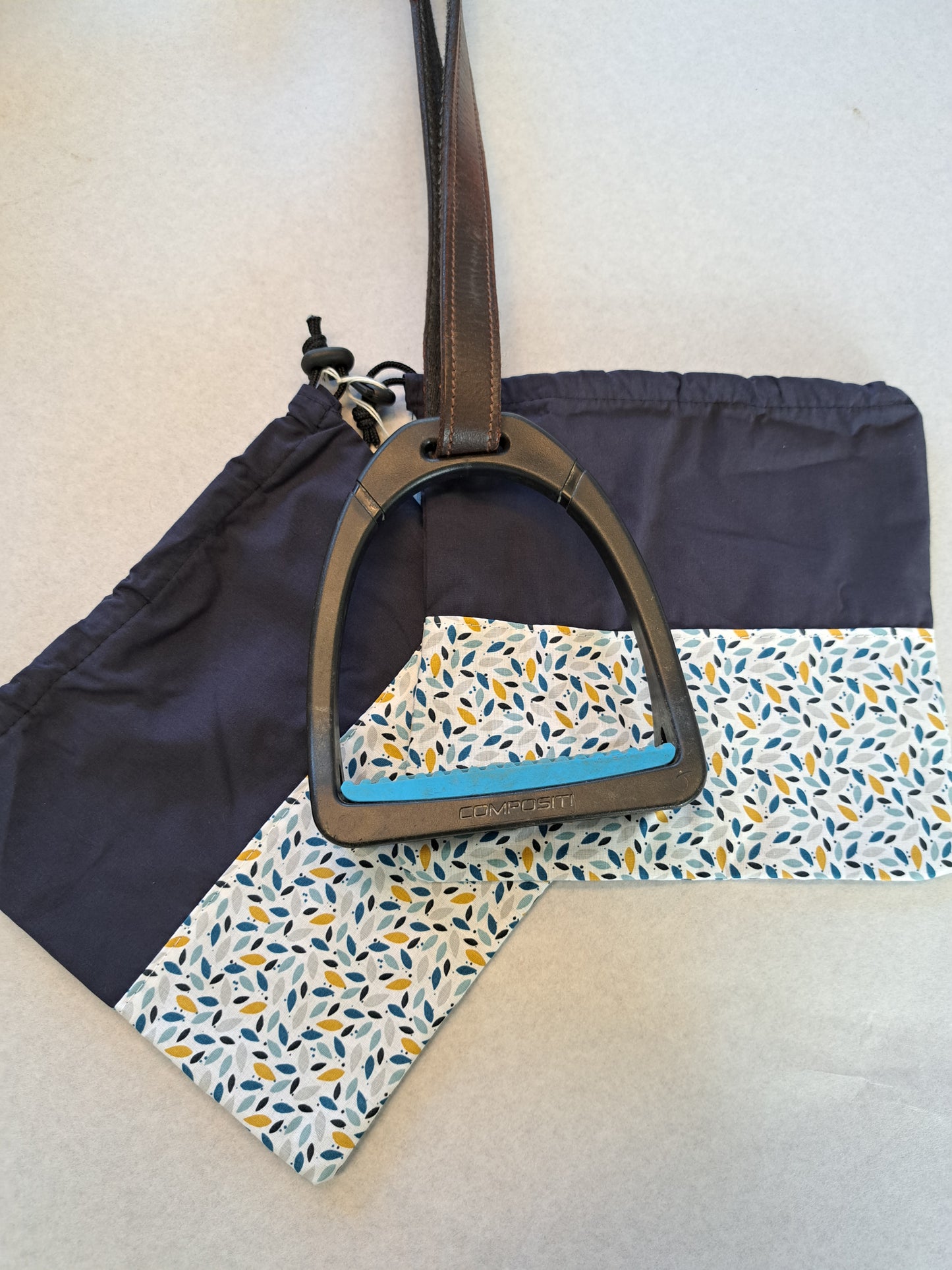 Pochettes / housses d'étriers bicolore