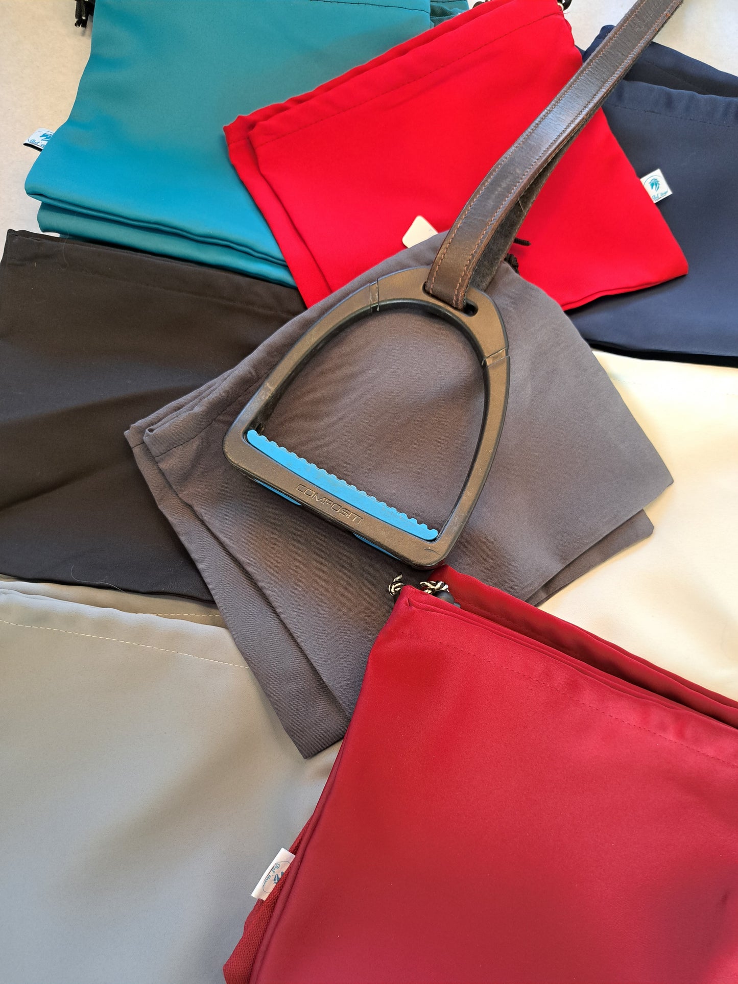 Pochettes / housses d'étriers uni