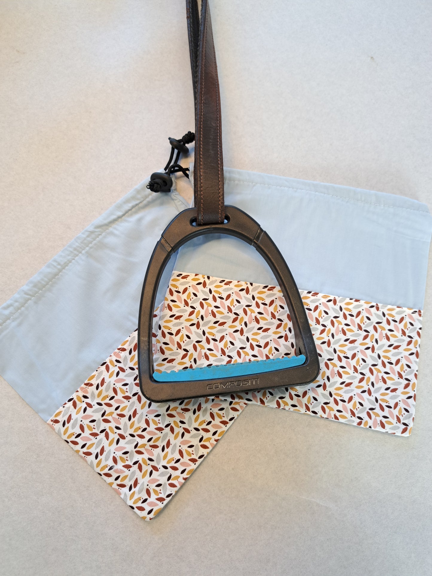 Pochettes / housses d'étriers bicolore