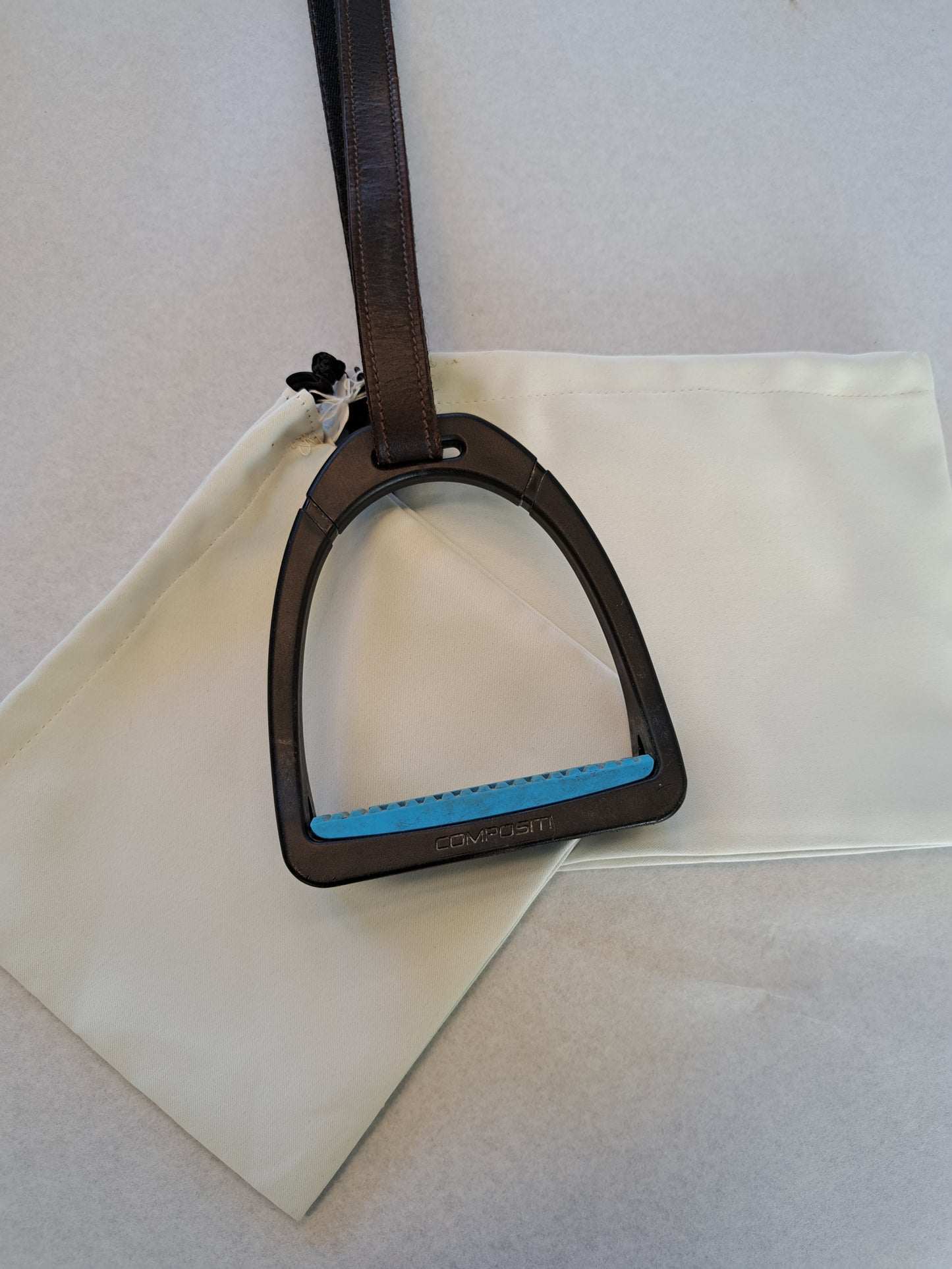 Pochettes / housses d'étriers uni