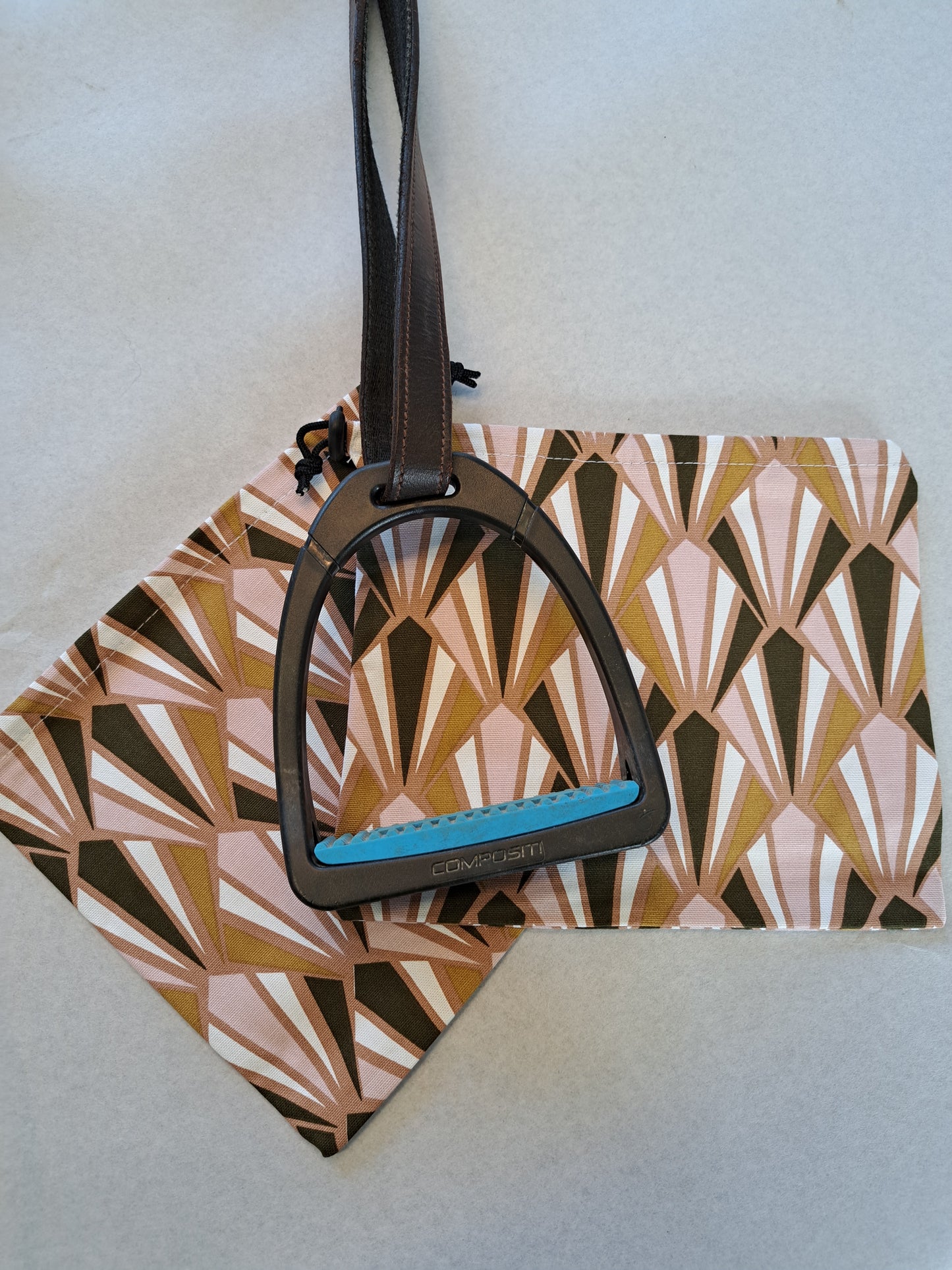 Pochettes / housses d'étriers à motifs