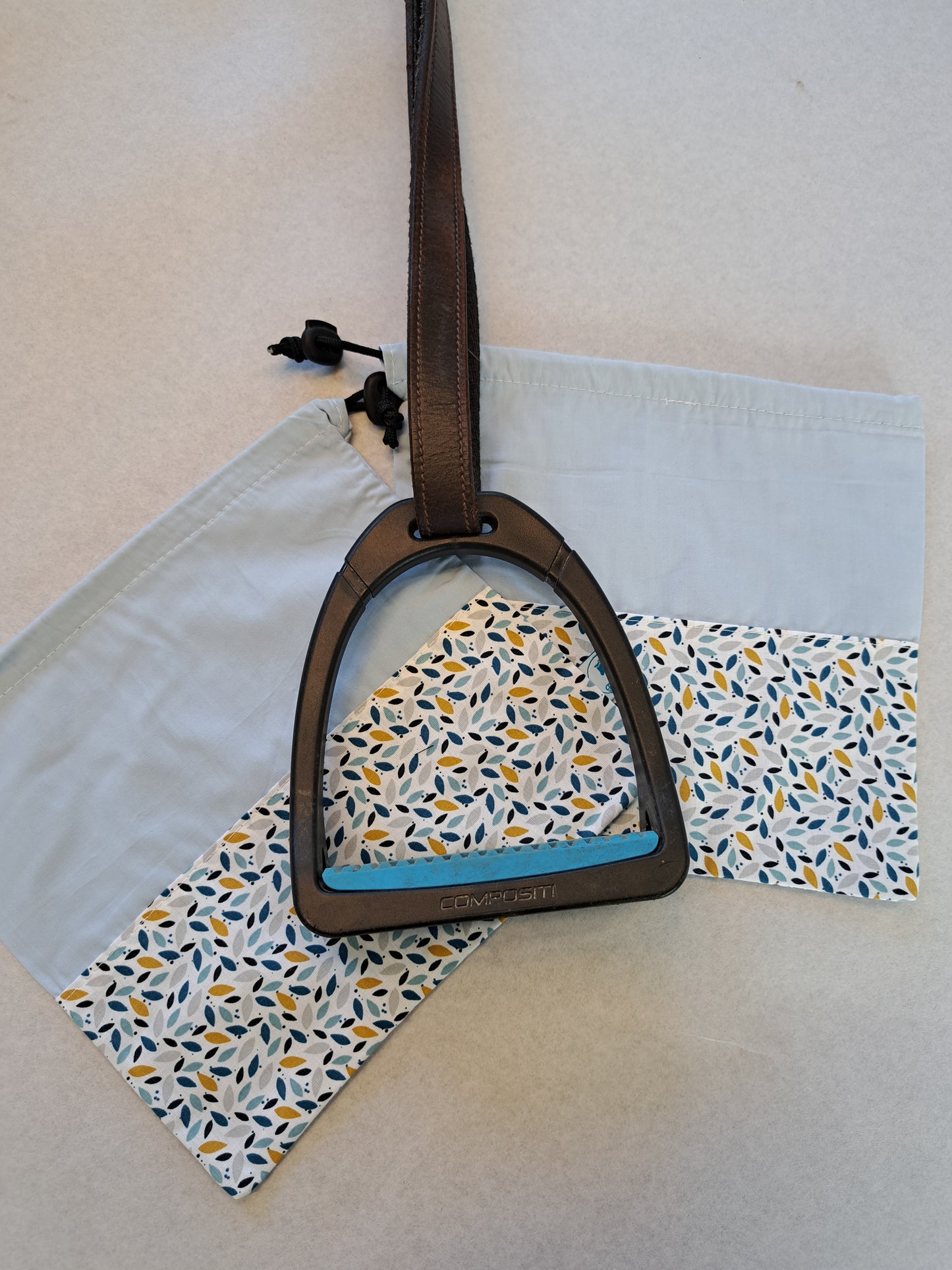 Pochettes / housses d'étriers bicolore