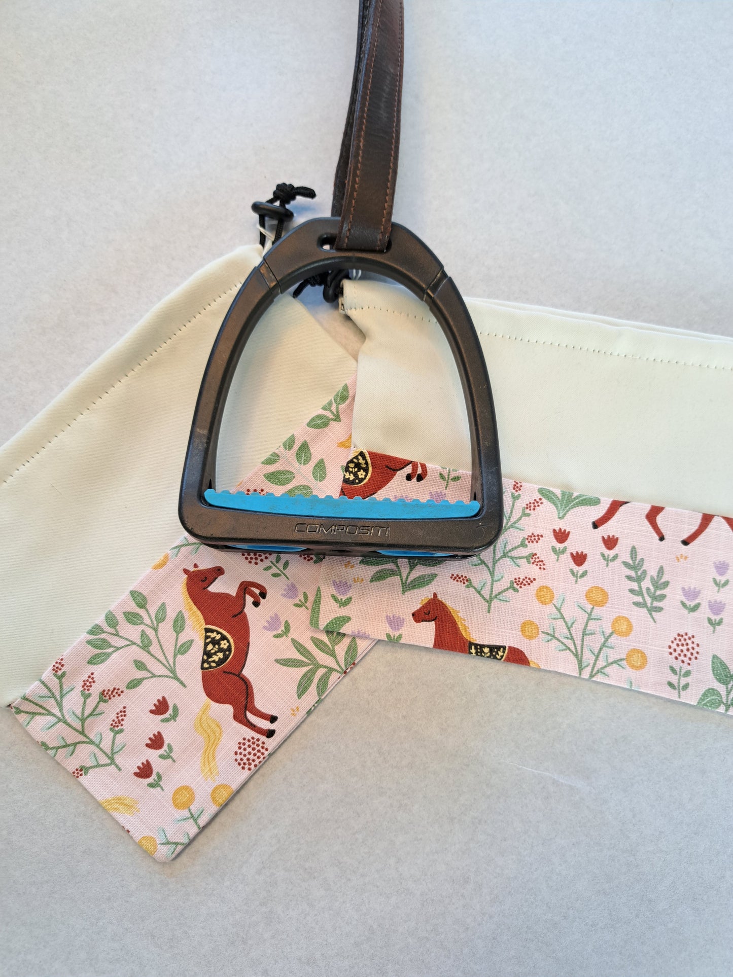 Pochettes / housses d'étriers bicolore