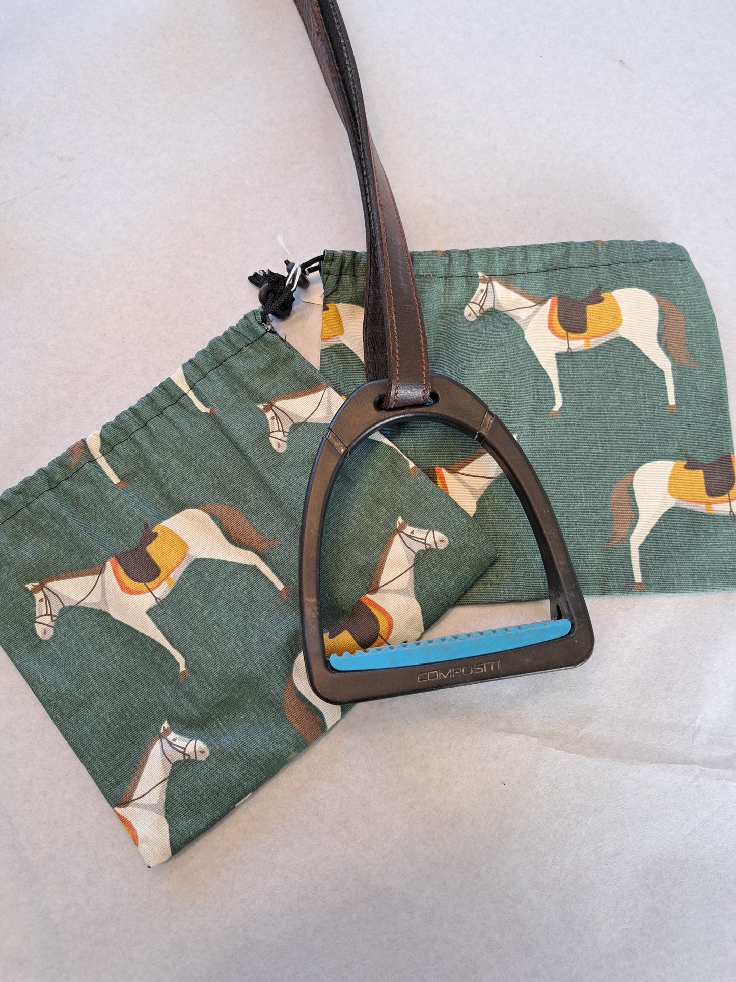 Pochettes / housses d'étriers à motifs