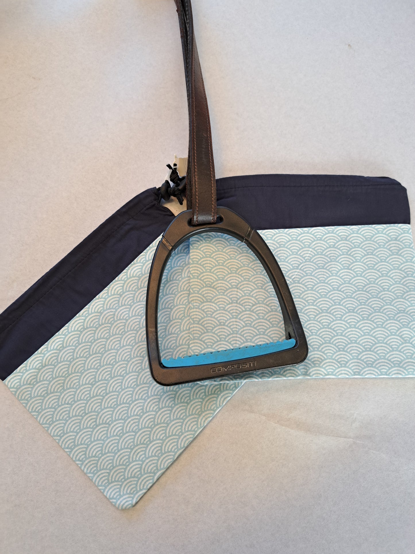 Pochettes / housses d'étriers bicolore