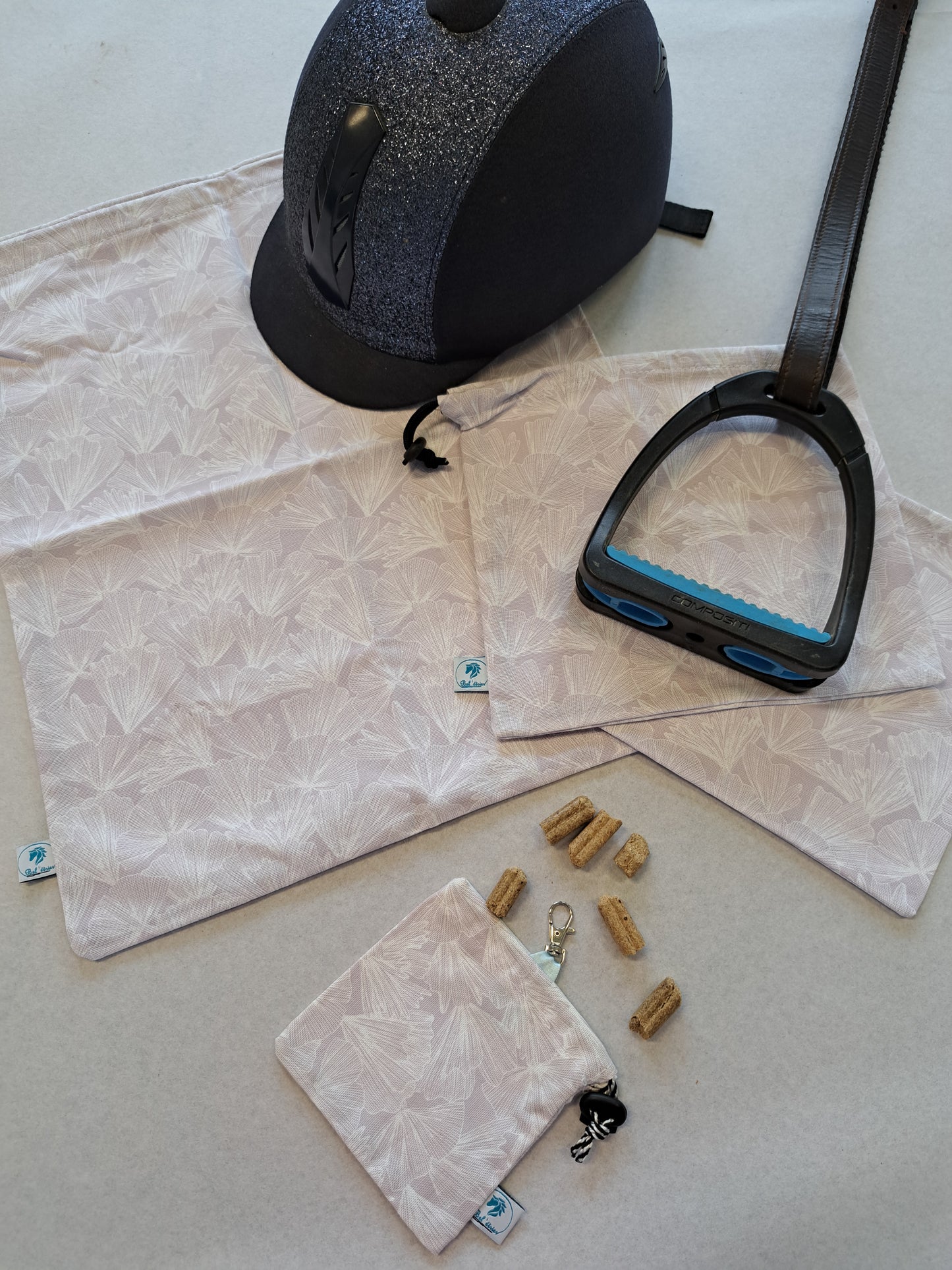 Box housse de bombe, pochettes d'étriers et pochette à friandises