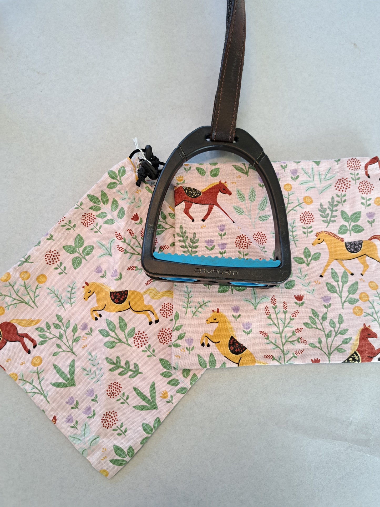 Pochettes / housses d'étriers à motifs