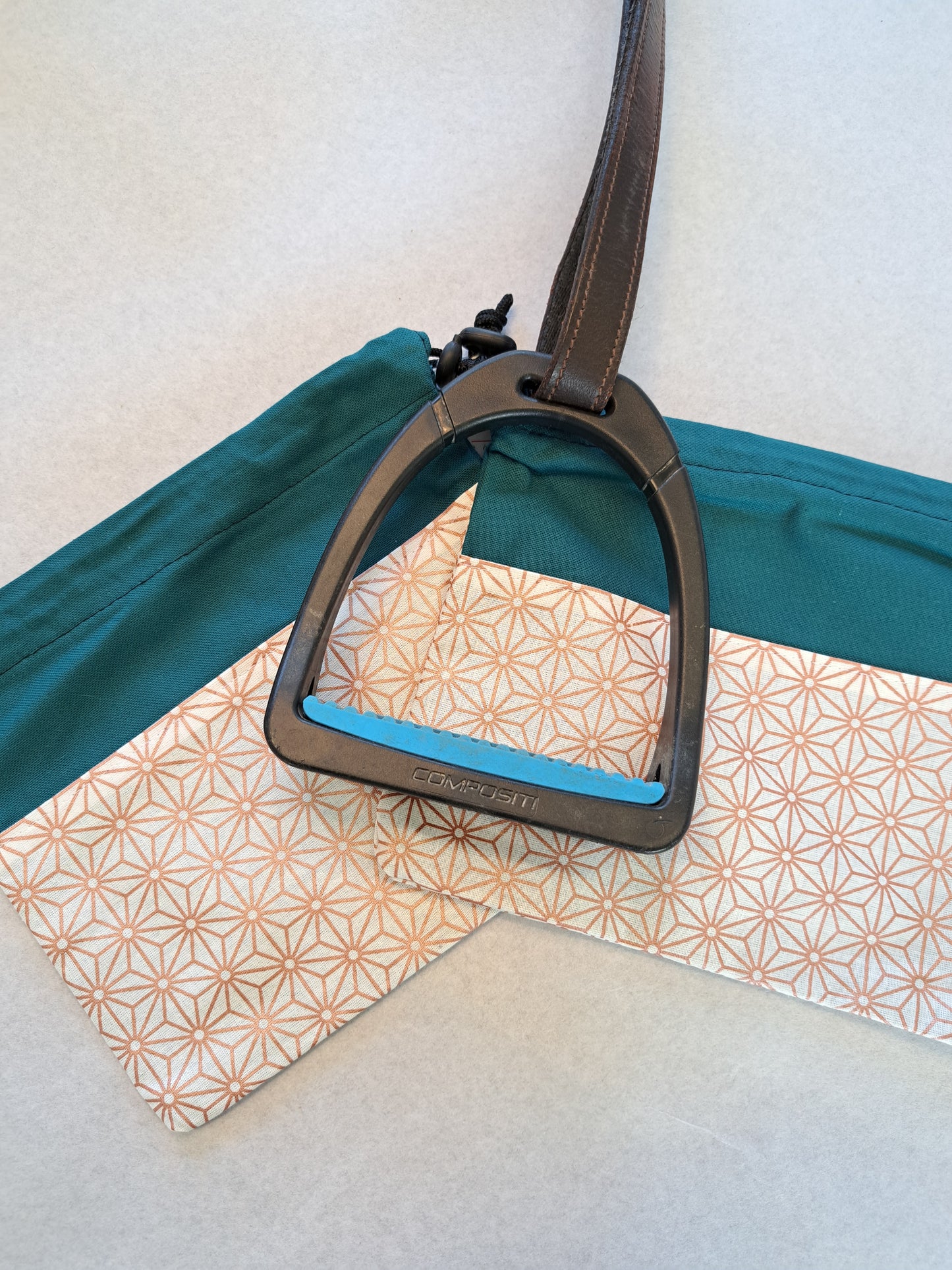 Pochettes / housses d'étriers bicolore